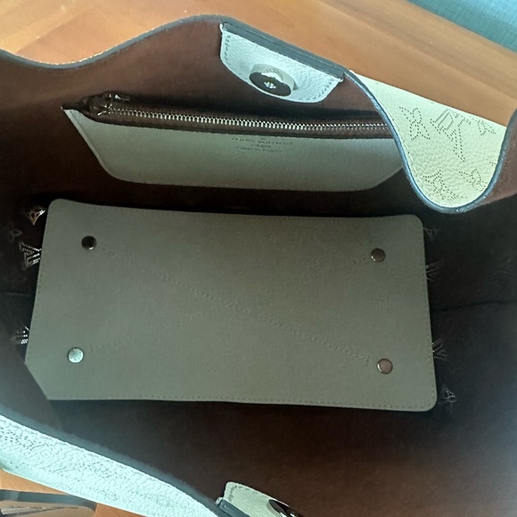 Louis Vuitton SOLD - Picture 7 of 9